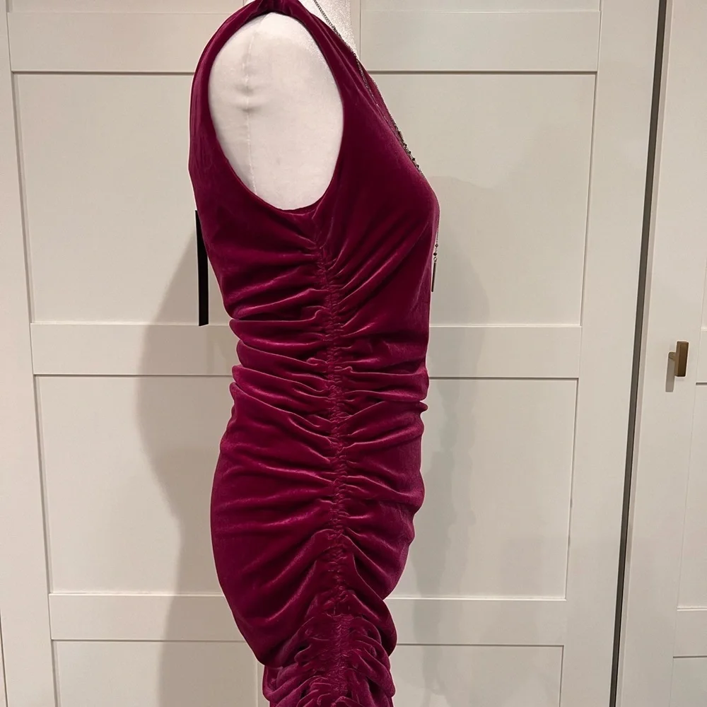 House of Harlow 1960- raspberry velvet cocktail dress NWT - Picture 3 of 5
